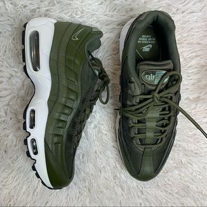 olive green nike tennis shoes